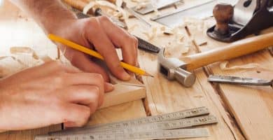 Carpenter_with_tools